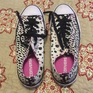Converse leopard print